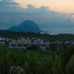 Отель West Coast View пляж