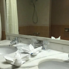 Отель Occidental Sharjah Grand ванная фото 2