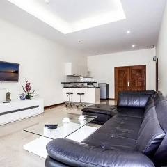 Апартаменты Pratumnak Hill Apartment 2 Bedroom Паттайя комната для гостей фото 2