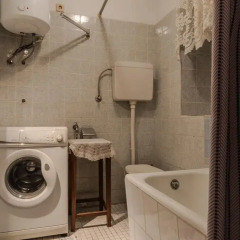 Отель Adriana Downtown Guesthouse 3* Стандартный номер с двуспальной кроватью (общая ванная комната) фото 3