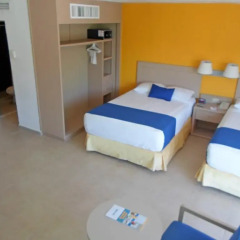 Отель Calinda Beach Acapulco 3* Стандартный семейный номер с разными типами кроватей фото 2