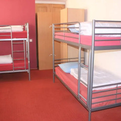 Отель Hostelgate Кровать в общем номере с двухъярусной кроватью