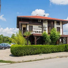 Hotel Teres Казанлак парковка