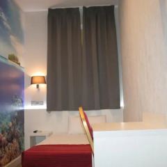 Отель Hostal Boqueria Стандартный номер с различными типами кроватей фото 5