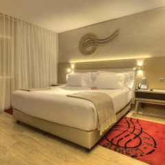 Отель NH Collection Porto Batalha 4* Улучшенный номер с различными типами кроватей фото 6
