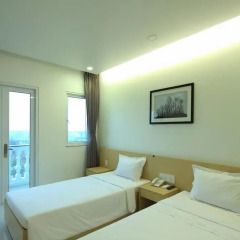Hung Cuong Hotel 2* Номер Делюкс с 2 отдельными кроватями фото 4