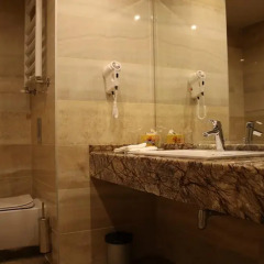 Отель Golden Tulip Varna 4* Люкс с различными типами кроватей фото 3