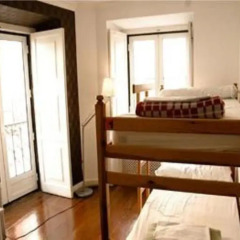 Отель Oasis Backpackers' Mansion Lisbon Кровать в общем номере