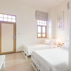 O'nya Phuket Hotel 3* Улучшенный номер с двуспальной кроватью фото 7