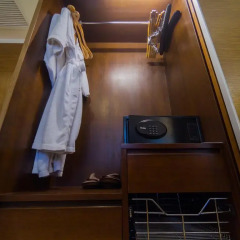 Отель Oakwood Residence Sukhumvit Thonglor Бангкок сейф в номере