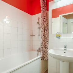 Comfort Hotel Paris La Fayette 3* Стандартный номер с различными типами кроватей