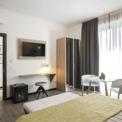 Hotel Bernina 3* Улучшенный номер с двуспальной кроватью фото 10