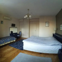 Отель Berk Guesthouse - 'Grandma's House' 3* Стандартный семейный номер с двуспальной кроватью фото 15