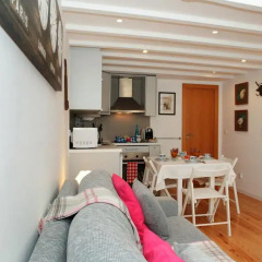 Отель Alfama Yellow House 2* Апартаменты с различными типами кроватей фото 27