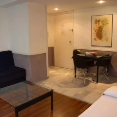 Отель Apartamentos Descartes Барселона комната для гостей фото 2