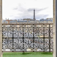 First Hotel Paris - Tour Eiffel балкон