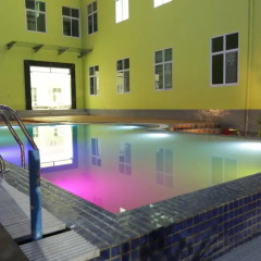 Deluxe Hotel бассейн