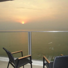 Отель Northpoint Absolute Beachfront on the 40th Floor балкон