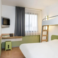 Отель ibis budget Brugge Centrum Station Стандартный номер с различными типами кроватей фото 9