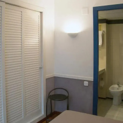 Отель Apartamentos Descartes Барселона ванная