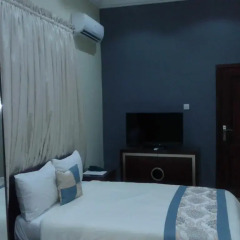 Conference Hotel & Suites Ijebu сейф в номере