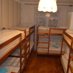 Hostel Univer Кровать в мужском общем номере с двухъярусной кроватью
