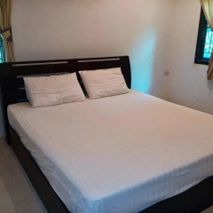 Отель Bangtao Local House Rental комната для гостей