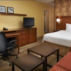 Отель Courtyard by Marriott St. Louis Downtown West 3* Стандартный номер с различными типами кроватей фото 2