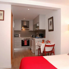 Отель Alfama Yellow House 2* Студия с различными типами кроватей фото 7