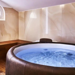 Отель Spagna Royal Suite бассейн