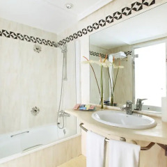 Отель H10 Conquistador 4* Полулюкс с различными типами кроватей фото 2