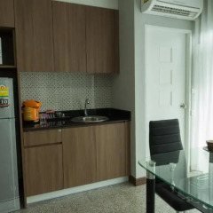 Апартаменты Modernbright Service Apartment Бангламунг в номере фото 2