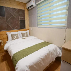 Отель D.H Sinchon Guesthouse 2* Стандартный номер с различными типами кроватей фото 3
