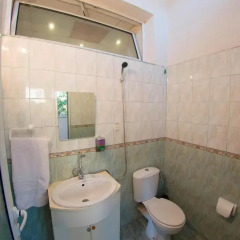 Отель Sofia Central Guest Rooms ванная фото 2