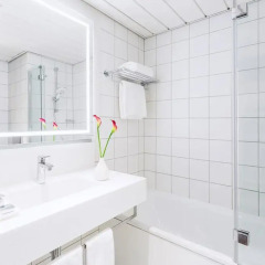 Отель NH Collection Berlin Mitte Am Checkpoint Charlie 4* Стандартный номер с разными типами кроватей фото 26
