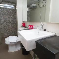 Отель ZEN Rooms Sukhumvit 11 3* Улучшенный номер с различными типами кроватей фото 3