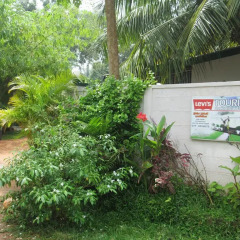 Отель Levi's Tourist – Anuradhapura парковка
