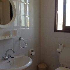 Апартаменты Rododafni Beach Apartments ванная