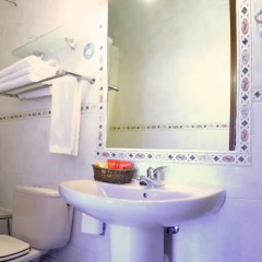 Отель Hostal Santillan Стандартный номер с различными типами кроватей фото 2