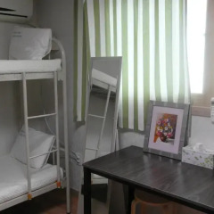 Отель Hongdae Family Housetel 2 Кровать в мужском общем номере с двухъярусной кроватью фото 7