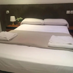 Отель Hostal Mont Thabor Улучшенный номер с различными типами кроватей фото 19
