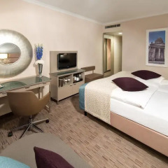 Отель Crowne Plaza Berlin City Centre 4* Стандартный номер с двуспальной кроватью