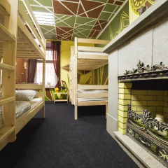 Art Hostel Contrast Кровать в мужском общем номере с двухъярусной кроватью