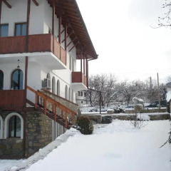 Отель Guest House Diabora Велико Тырново парковка