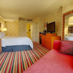 Отель Pinnacle Hotel Harbourfront Канада, Ванкувер - отзывы, цены и фото номеров - забронировать отель Pinnacle Hotel Harbourfront онлайн сейф в номере