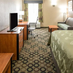 Отель Quality Inn & Suites 3* Стандартный номер