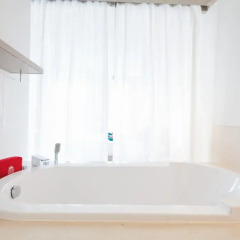 Отель ZEN Premium Soi Naiyang 2 4* Стандартный номер с различными типами кроватей фото 11