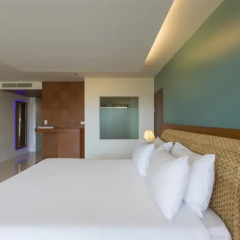 Отель Chanalai Flora Resort, Kata Beach 4* Улучшенный номер двуспальная кровать фото 3