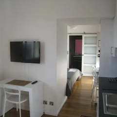 Отель At Home in Paris Булонь-Бийанкур комната для гостей фото 3