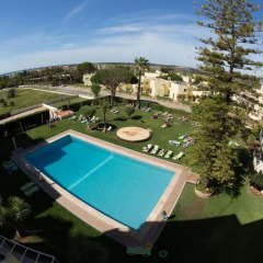 Отель Parque Mourabel, Oasis Village, Pe do Lago Португалия, Пешао - 1 отзыв об отеле, цены и фото номеров - забронировать отель Parque Mourabel, Oasis Village, Pe do Lago онлайн балкон